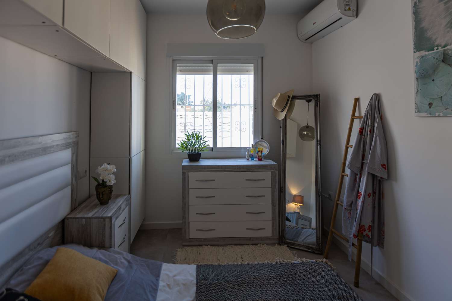 KUNNOSTETTU BUNGALOW, JOSSA ON SUURI YKSITYINEN 40 M² PATIO COSTA BLANCASSA