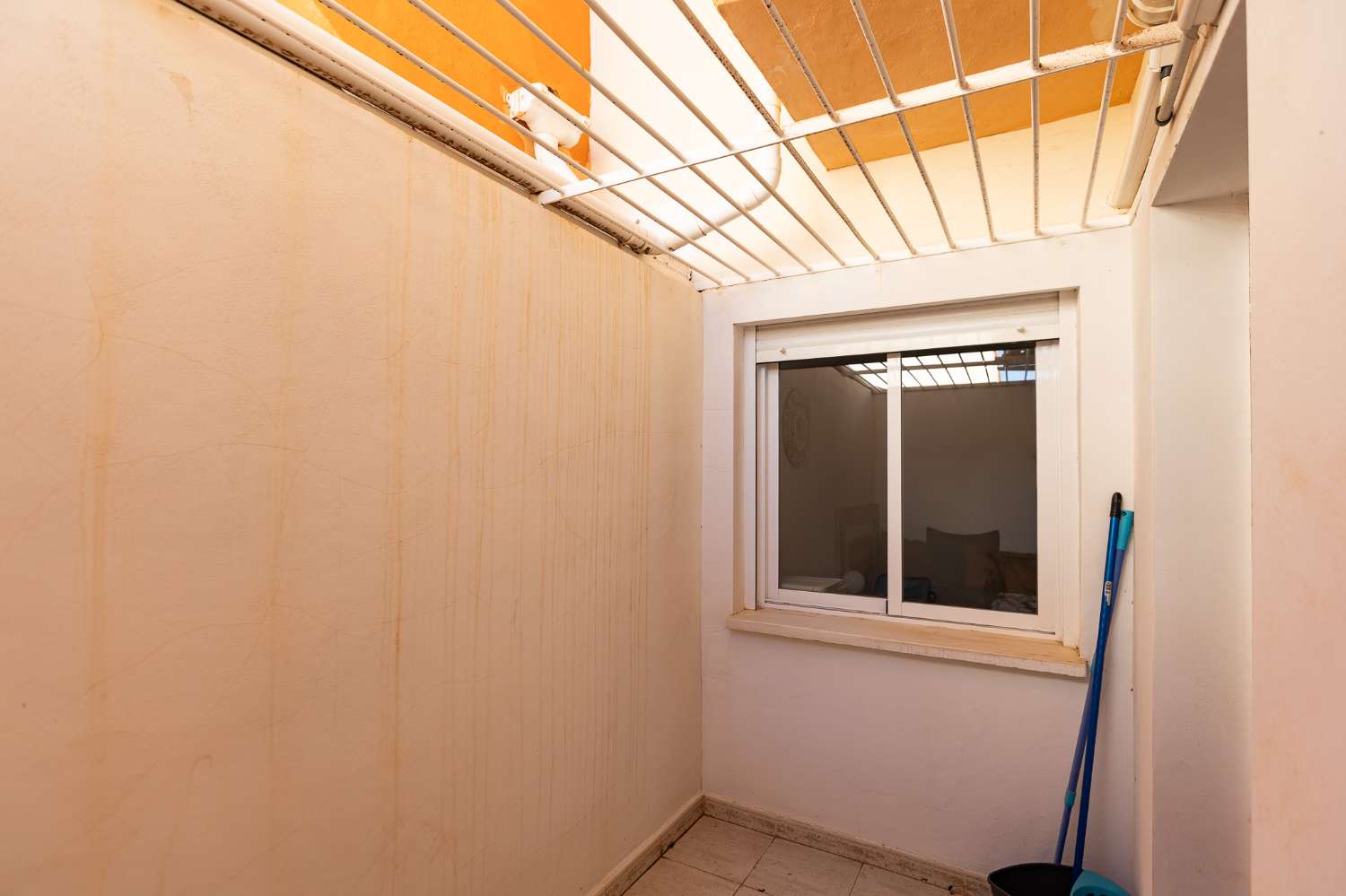 KUNNOSTETTU BUNGALOW, JOSSA ON SUURI YKSITYINEN 40 M² PATIO COSTA BLANCASSA