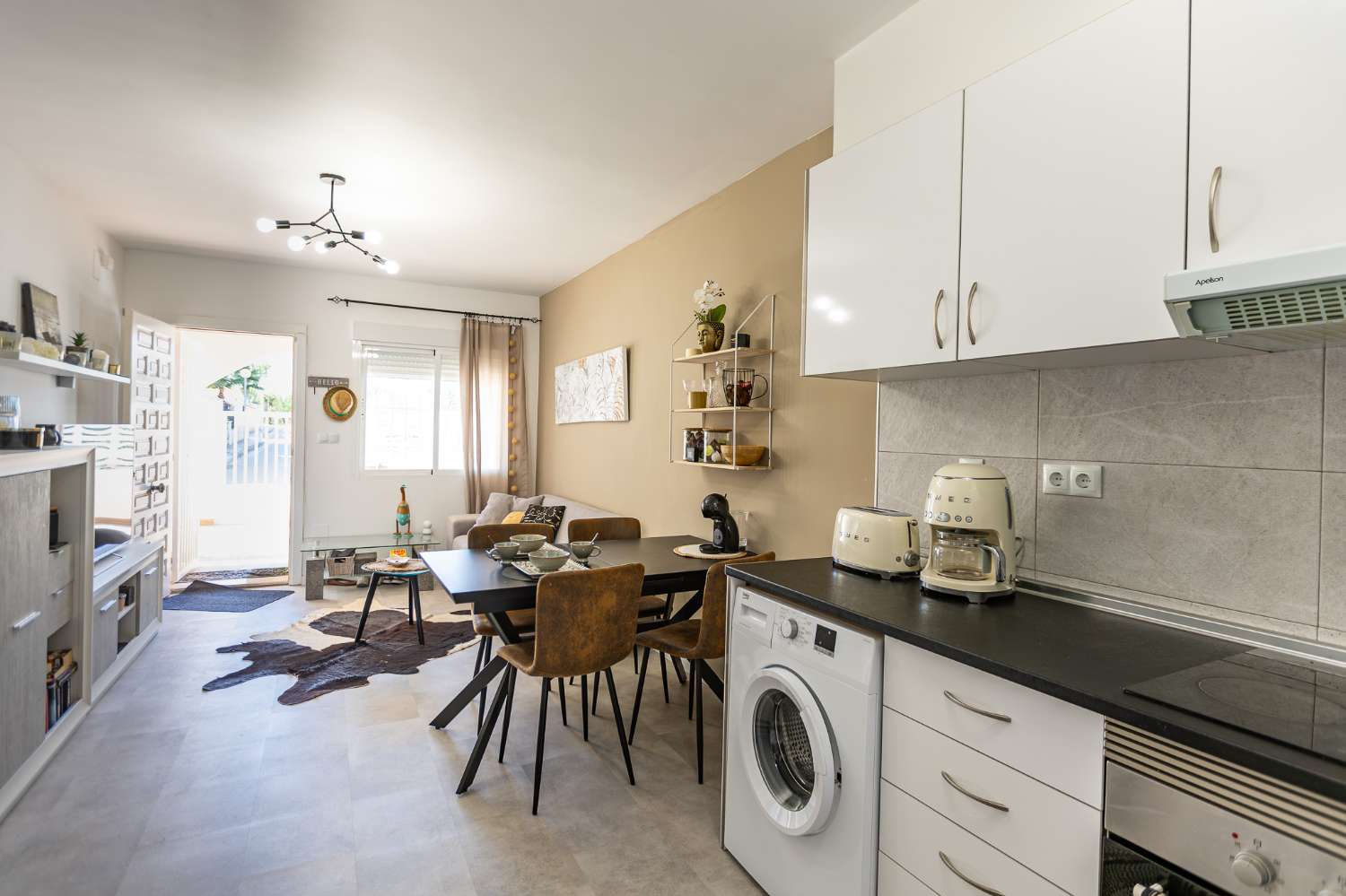 KUNNOSTETTU BUNGALOW, JOSSA ON SUURI YKSITYINEN 40 M² PATIO COSTA BLANCASSA