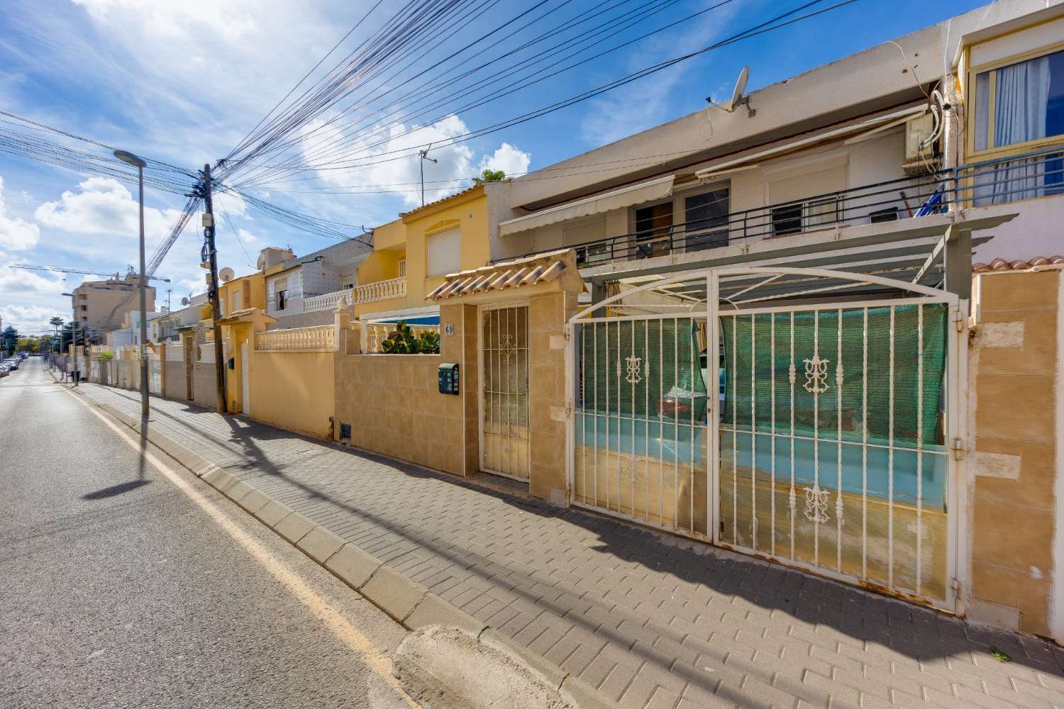 ADOSADO EN PLANTA BAJA CON JARDÍN PRIVADO EN NUEVA TORREVIEJA