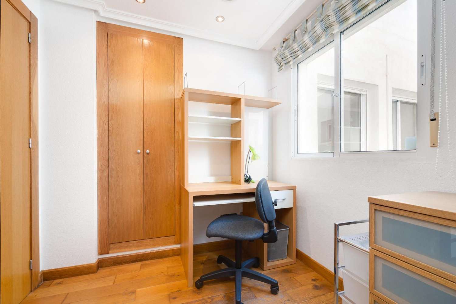 3-VÆRELSES PENTHOUSE I CENTRUM AF TORREVIEJA, MED 106 M² OG STORT POTENTIALE