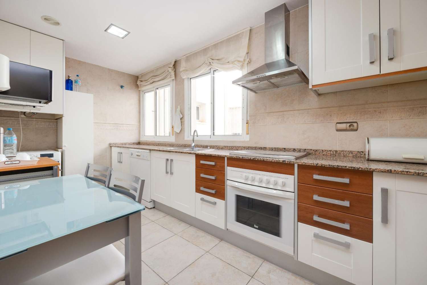 3-VÆRELSES PENTHOUSE I CENTRUM AF TORREVIEJA, MED 106 M² OG STORT POTENTIALE