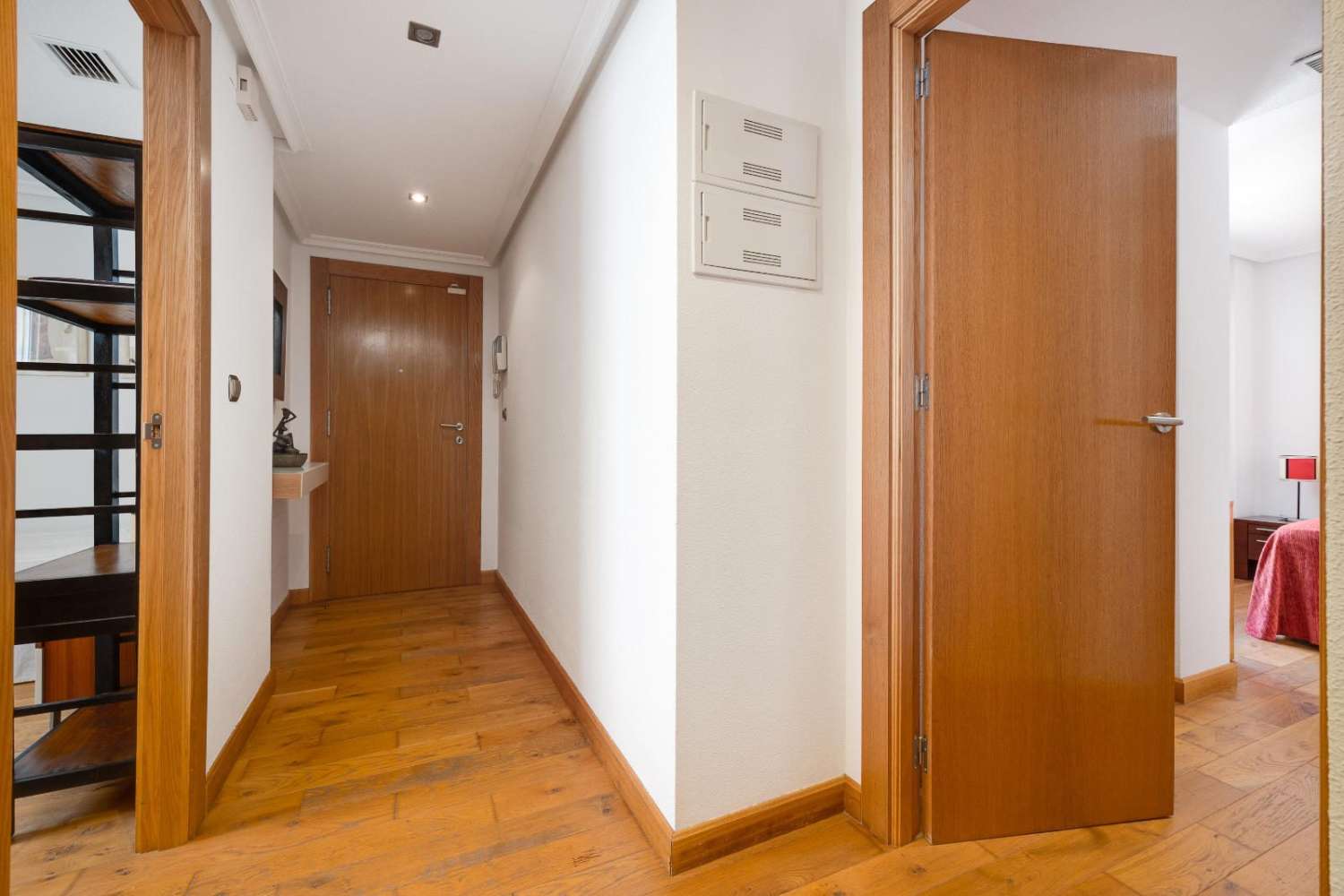 3-VÆRELSES PENTHOUSE I CENTRUM AF TORREVIEJA, MED 106 M² OG STORT POTENTIALE