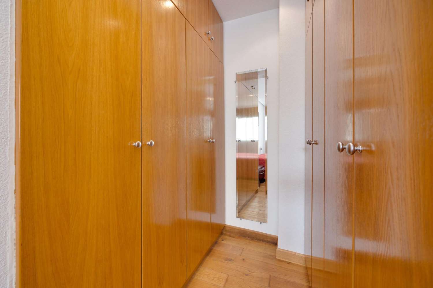 3-VÆRELSES PENTHOUSE I CENTRUM AF TORREVIEJA, MED 106 M² OG STORT POTENTIALE