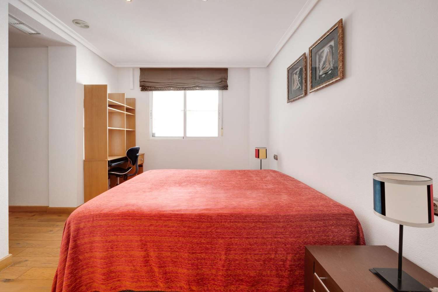 3-VÆRELSES PENTHOUSE I CENTRUM AF TORREVIEJA, MED 106 M² OG STORT POTENTIALE