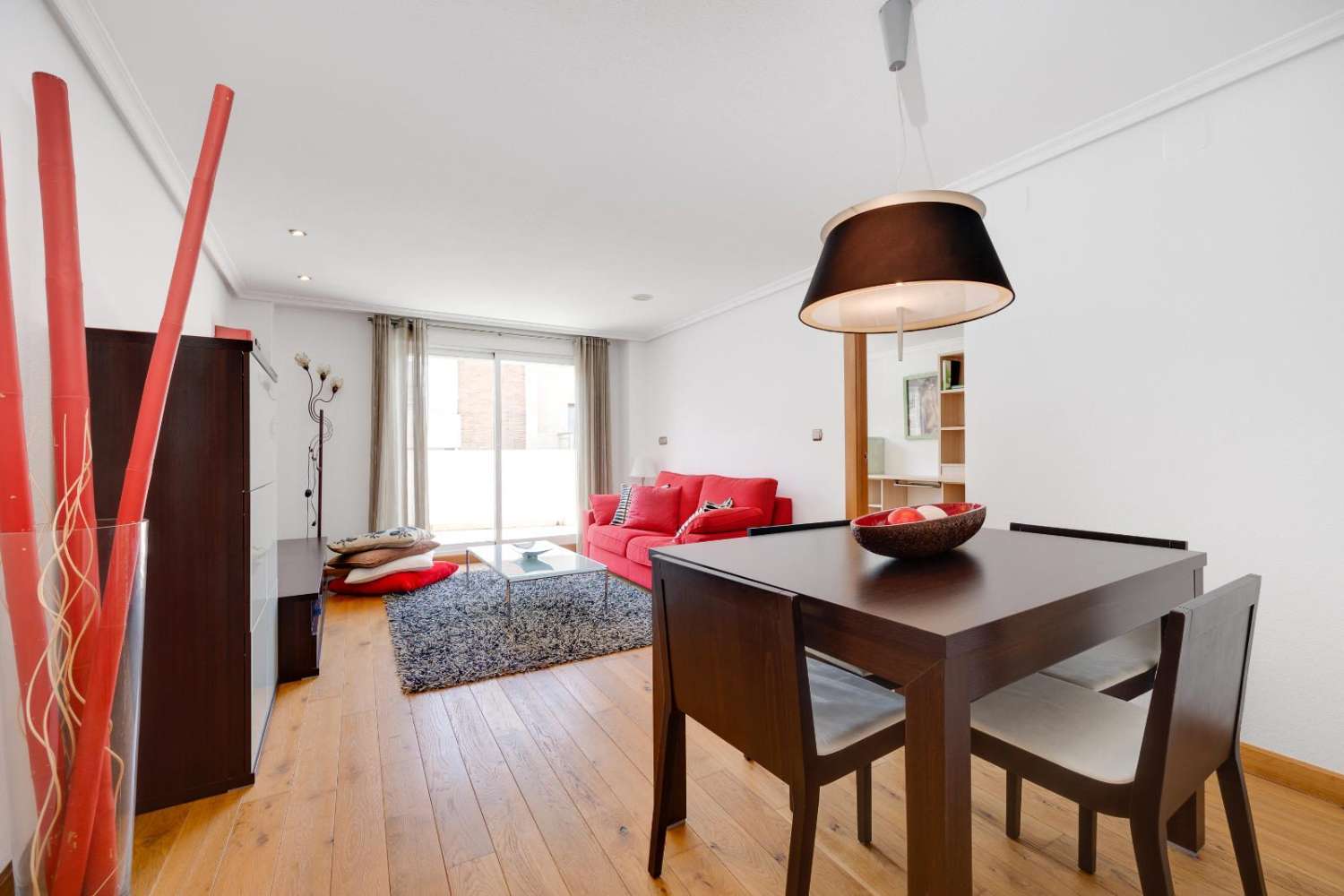 3-VÆRELSES PENTHOUSE I CENTRUM AF TORREVIEJA, MED 106 M² OG STORT POTENTIALE