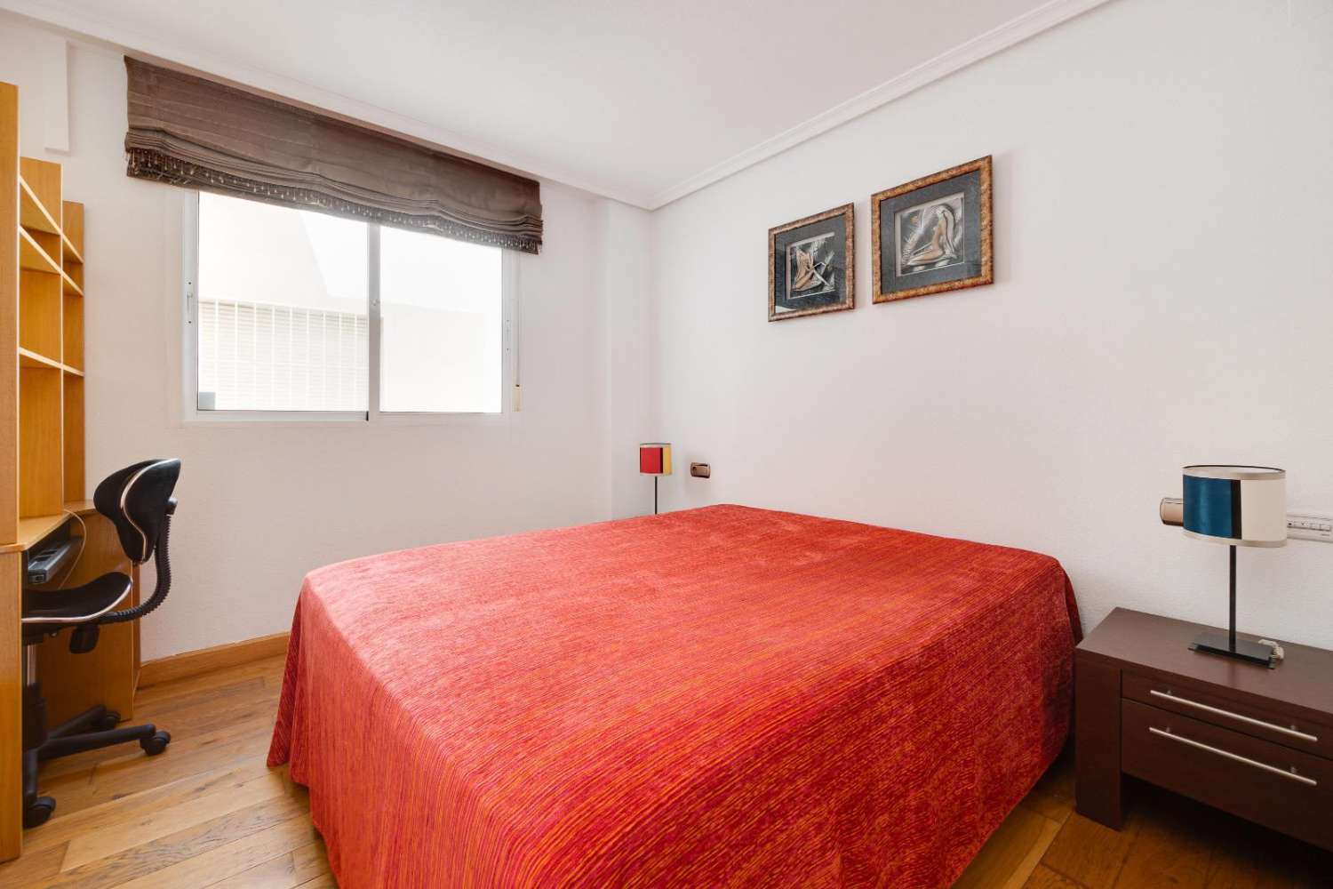 3-VÆRELSES PENTHOUSE I CENTRUM AF TORREVIEJA, MED 106 M² OG STORT POTENTIALE