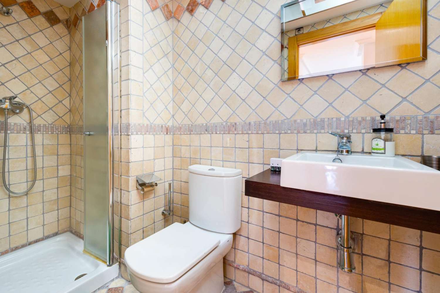 3-VÆRELSES PENTHOUSE I CENTRUM AF TORREVIEJA, MED 106 M² OG STORT POTENTIALE