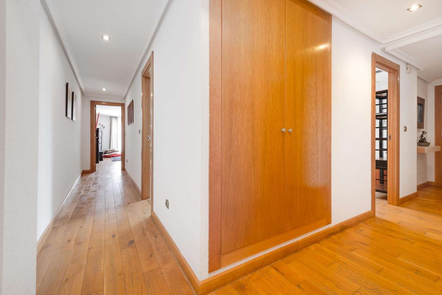 3-VÆRELSES PENTHOUSE I CENTRUM AF TORREVIEJA, MED 106 M² OG STORT POTENTIALE