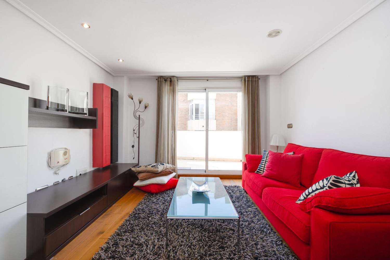 3-VÆRELSES PENTHOUSE I CENTRUM AF TORREVIEJA, MED 106 M² OG STORT POTENTIALE