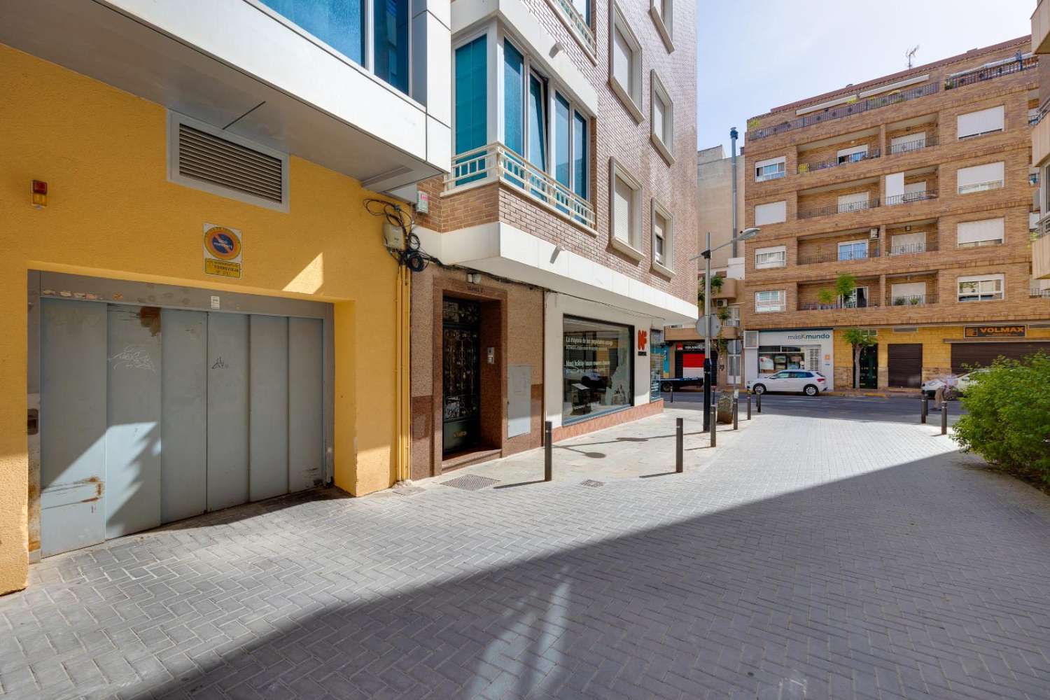 3-VÆRELSES PENTHOUSE I CENTRUM AF TORREVIEJA, MED 106 M² OG STORT POTENTIALE
