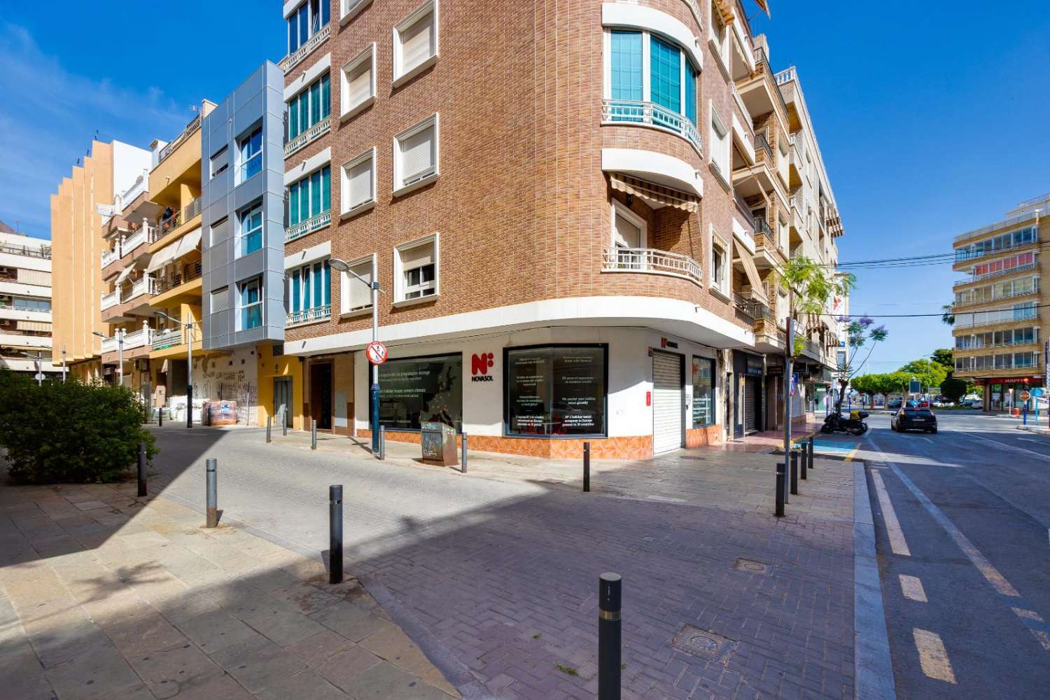 3-VÆRELSES PENTHOUSE I CENTRUM AF TORREVIEJA, MED 106 M² OG STORT POTENTIALE