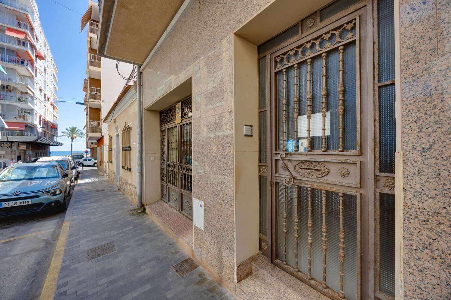 STUEETAGE FÅ METER FRA PLAYA DEL CURA, TORREVIEJA – 3 SOVEVÆRELSER