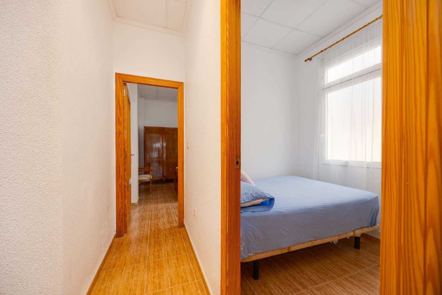 STUEETAGE FÅ METER FRA PLAYA DEL CURA, TORREVIEJA – 3 SOVEVÆRELSER