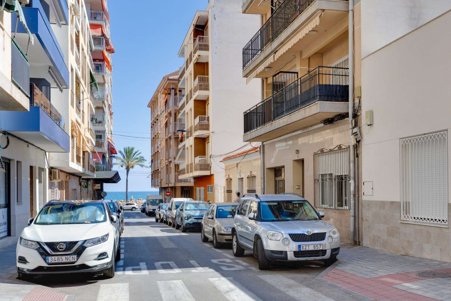 STUEETAGE FÅ METER FRA PLAYA DEL CURA, TORREVIEJA – 3 SOVEVÆRELSER