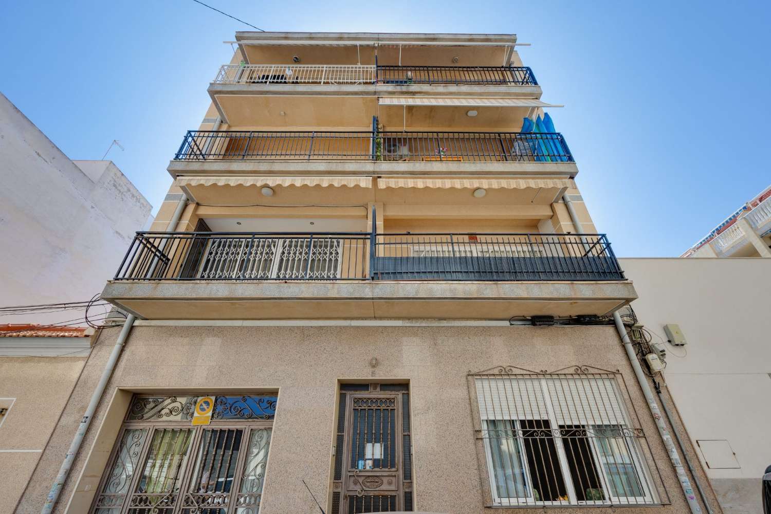STUEETAGE FÅ METER FRA PLAYA DEL CURA, TORREVIEJA – 3 SOVEVÆRELSER