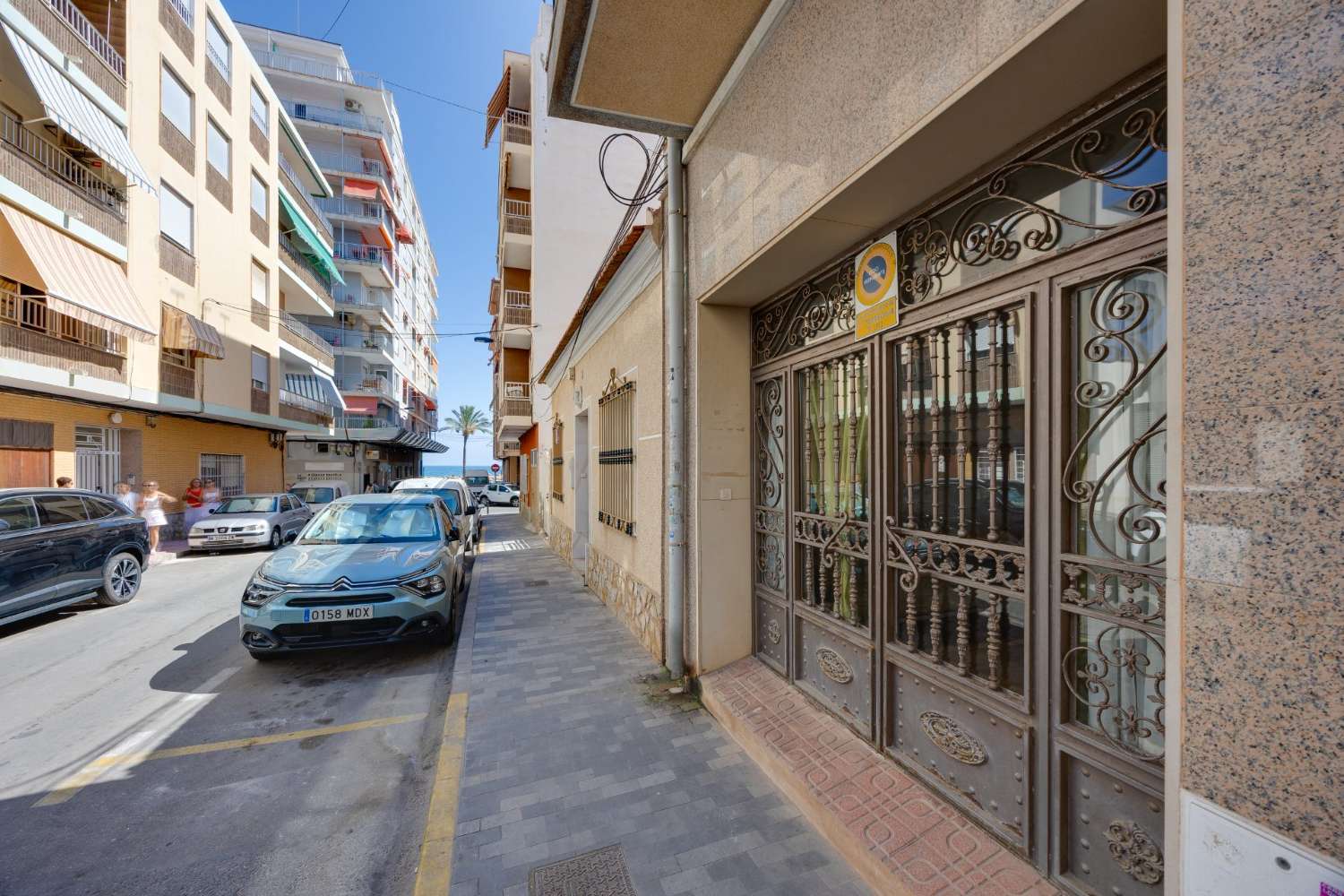 STUEETAGE FÅ METER FRA PLAYA DEL CURA, TORREVIEJA – 3 SOVEVÆRELSER