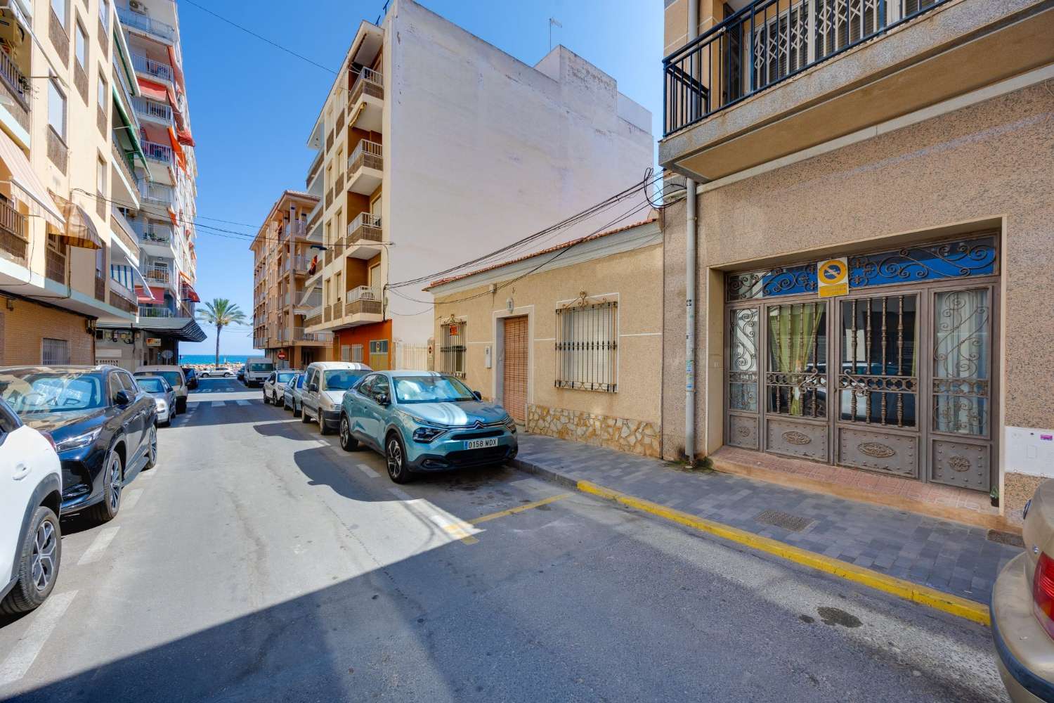 STUEETAGE FÅ METER FRA PLAYA DEL CURA, TORREVIEJA – 3 SOVEVÆRELSER