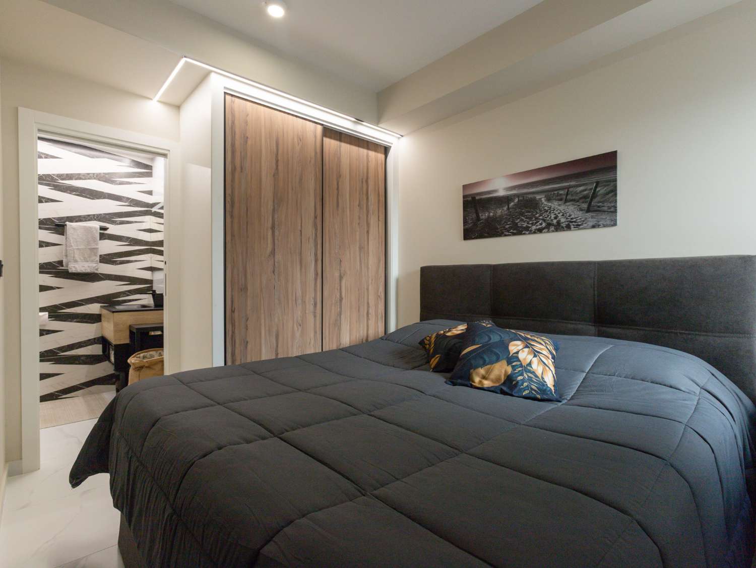 NYBYGGET PENTHOUSE MED PRIVAT SOLARIUM, SAUNA OG GARAGE I CENTRUM AF TORREVIEJA