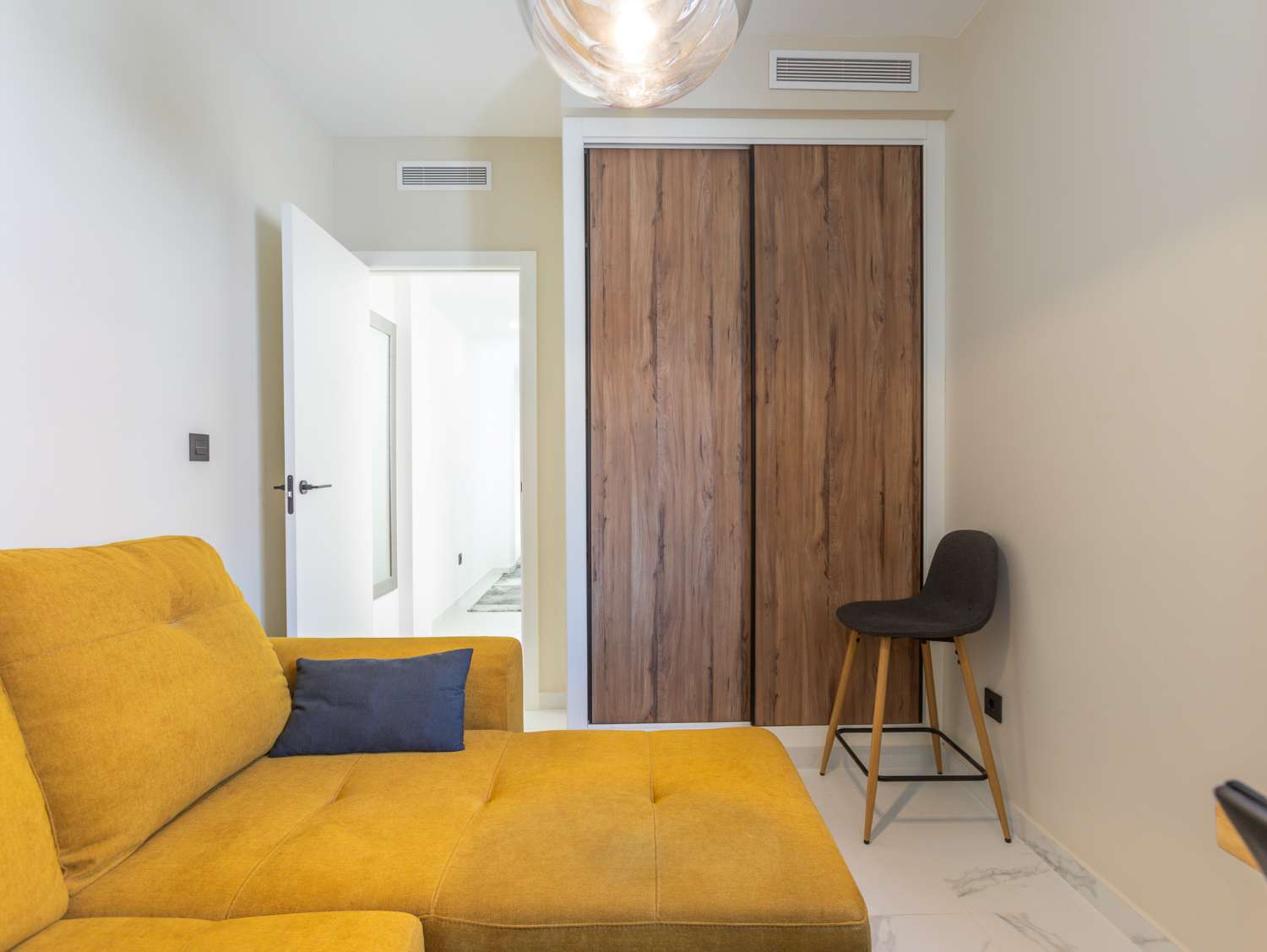 NYBYGGET PENTHOUSE MED PRIVAT SOLARIUM, SAUNA OG GARAGE I CENTRUM AF TORREVIEJA