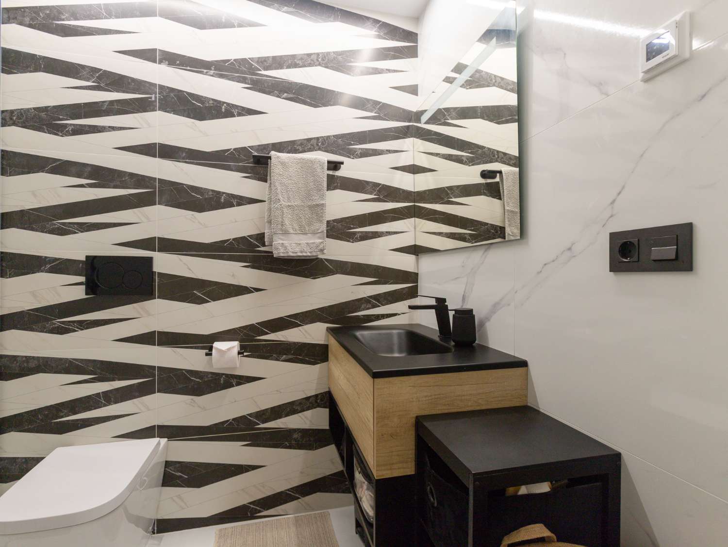 NYBYGGET PENTHOUSE MED PRIVAT SOLARIUM, SAUNA OG GARAGE I CENTRUM AF TORREVIEJA
