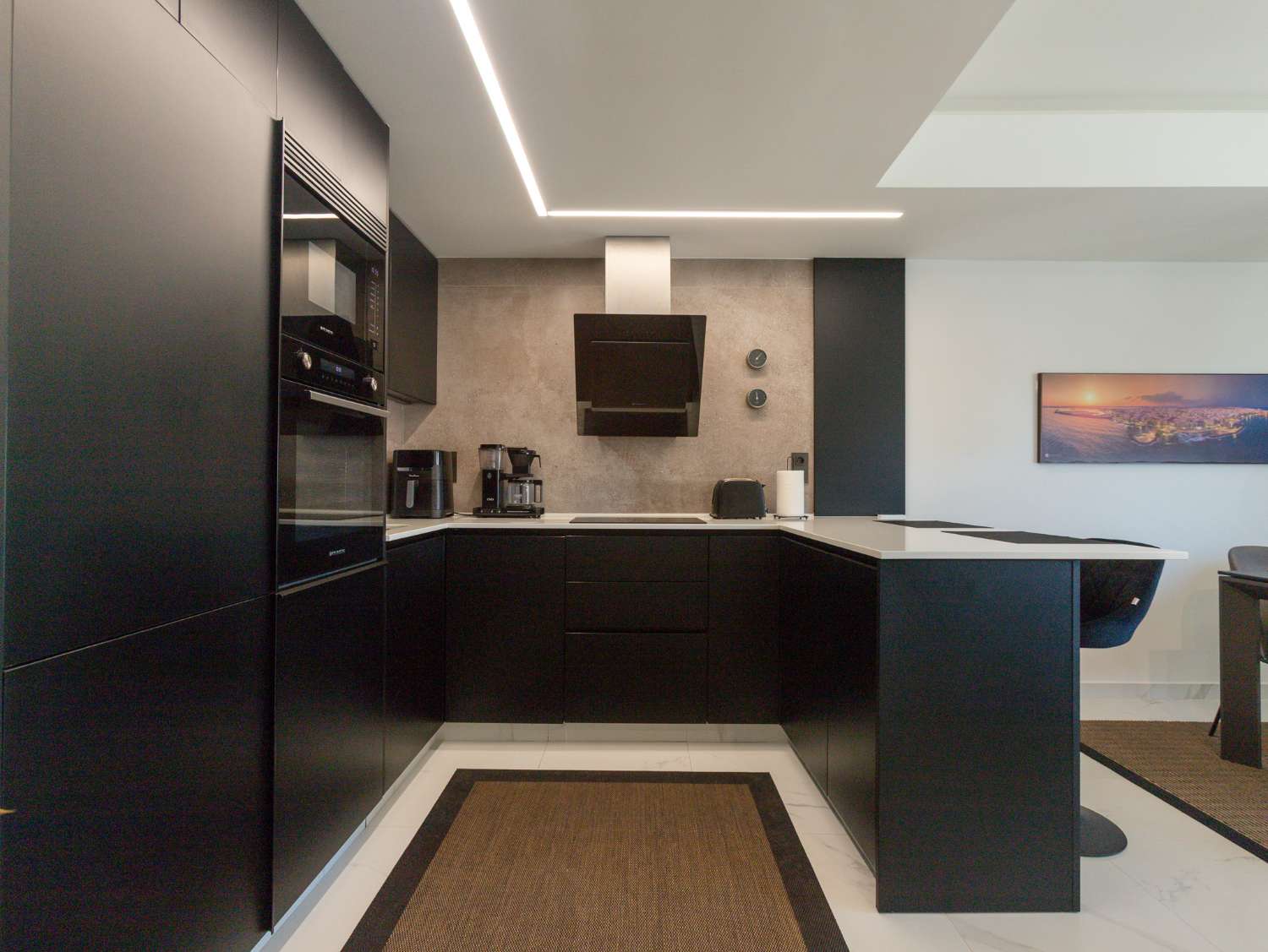 NYBYGGET PENTHOUSE MED PRIVAT SOLARIUM, SAUNA OG GARAGE I CENTRUM AF TORREVIEJA