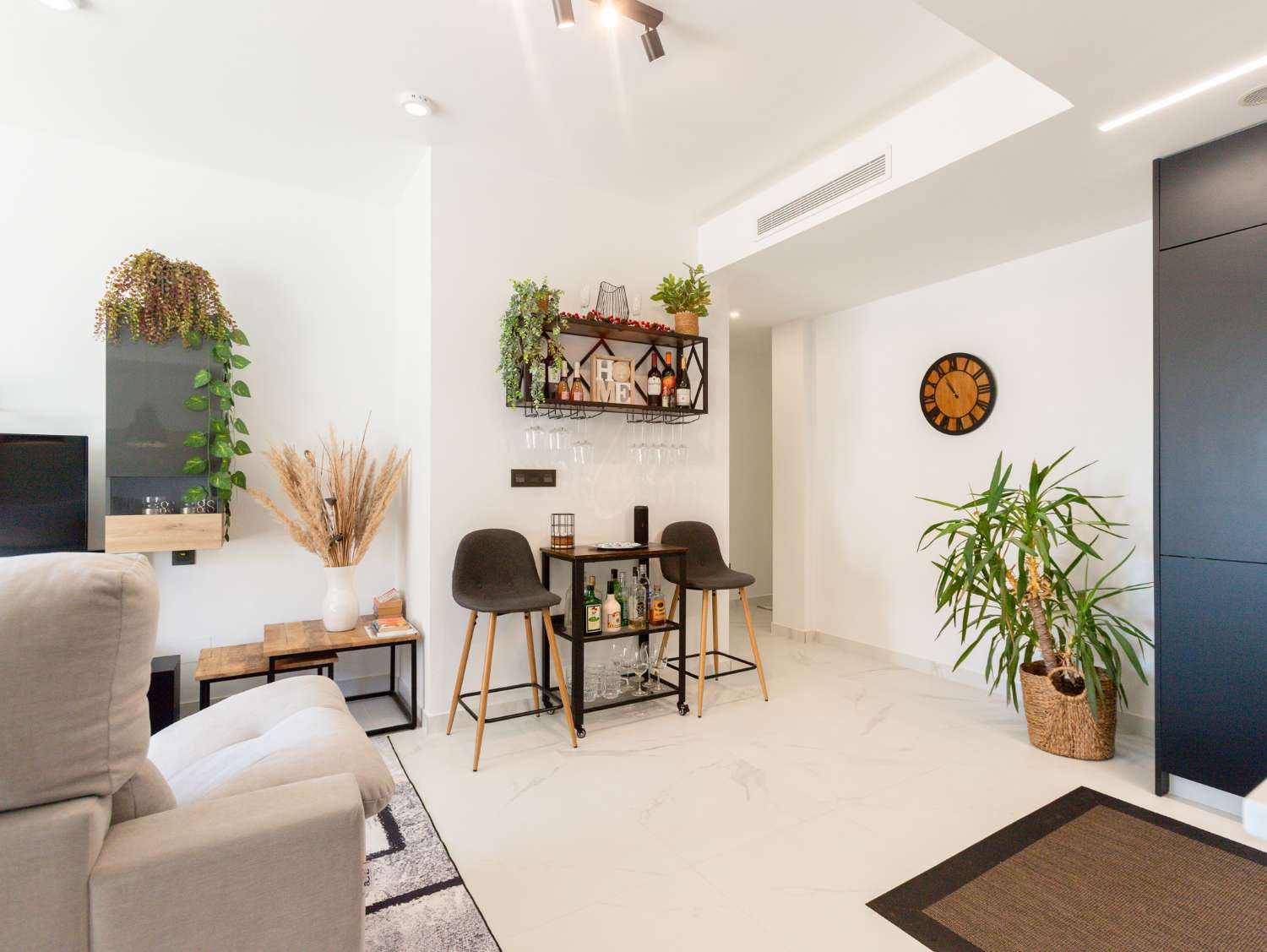 NYBYGGET PENTHOUSE MED PRIVAT SOLARIUM, SAUNA OG GARAGE I CENTRUM AF TORREVIEJA