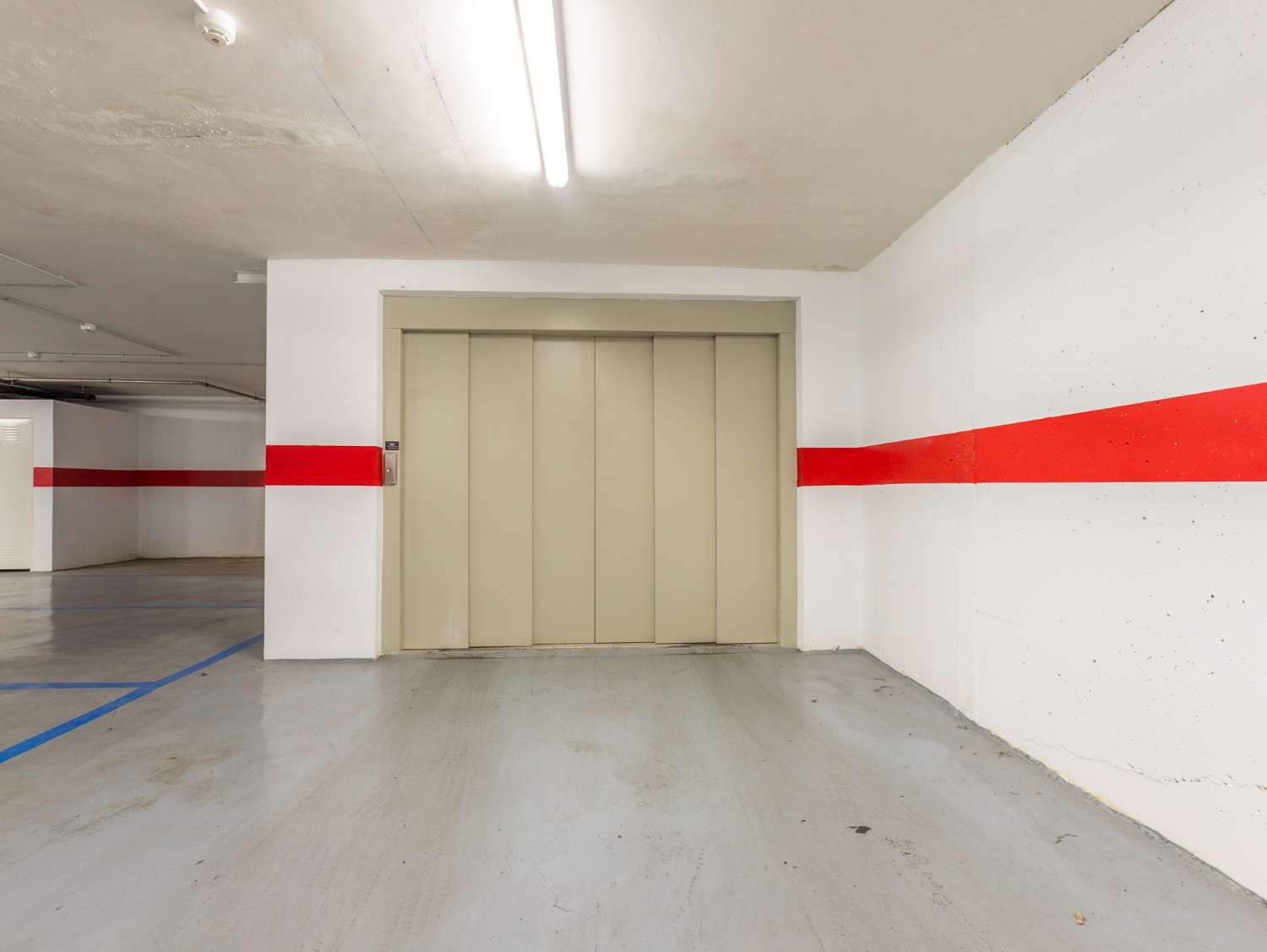NYBYGGET PENTHOUSE MED PRIVAT SOLARIUM, SAUNA OG GARAGE I CENTRUM AF TORREVIEJA