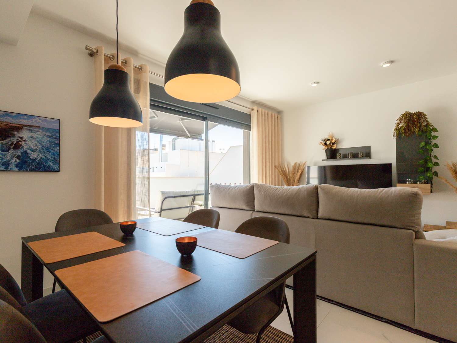 NYBYGGET PENTHOUSE MED PRIVAT SOLARIUM, SAUNA OG GARAGE I CENTRUM AF TORREVIEJA