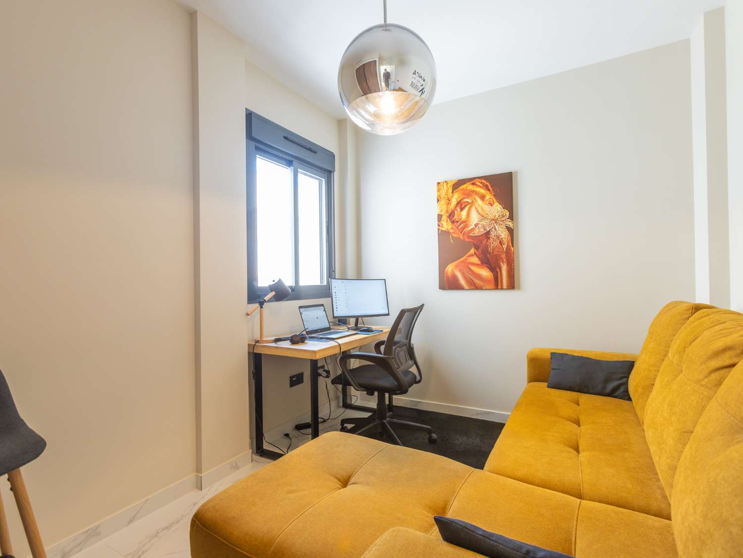 NYBYGGET PENTHOUSE MED PRIVAT SOLARIUM, SAUNA OG GARAGE I CENTRUM AF TORREVIEJA