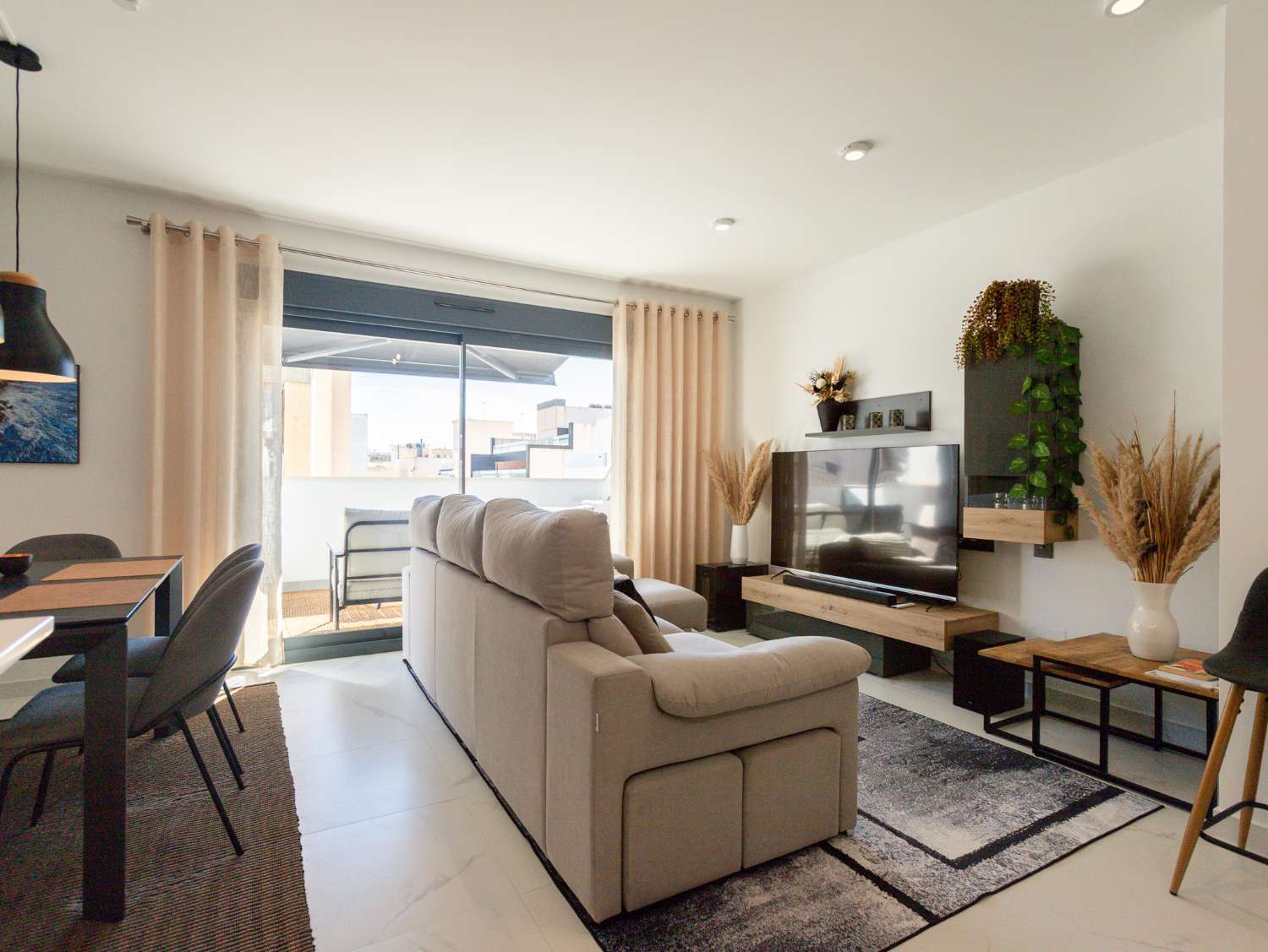 NYBYGGET PENTHOUSE MED PRIVAT SOLARIUM, SAUNA OG GARAGE I CENTRUM AF TORREVIEJA