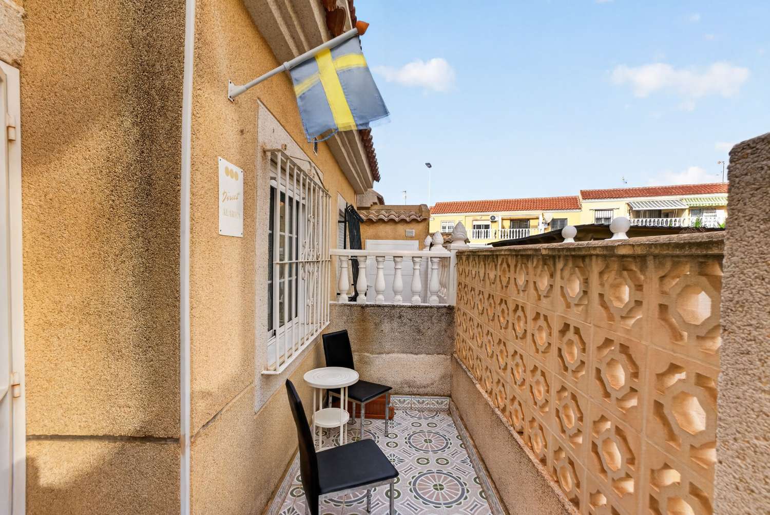 ADOSADO DE 2 DORMITORIOS CON SOLÁRIUM PRIVADO Y PISCINA COMUNITARIA EN BRAVOMAR VII