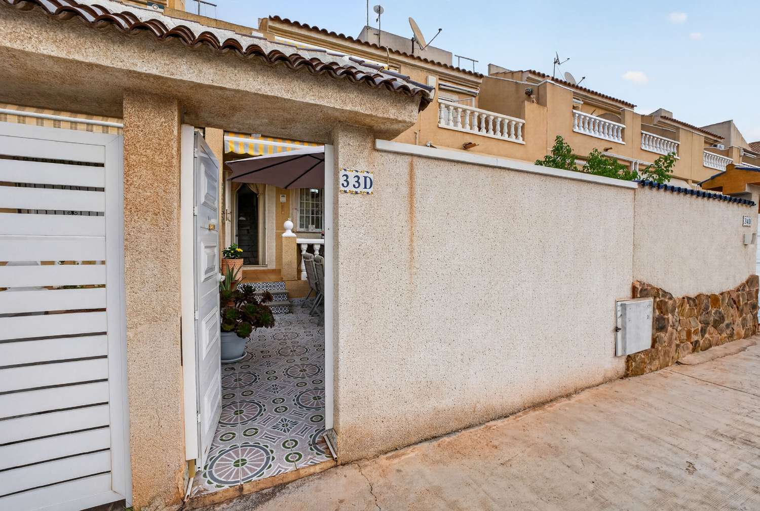 ADOSADO DE 2 DORMITORIOS CON SOLÁRIUM PRIVADO Y PISCINA COMUNITARIA EN BRAVOMAR VII