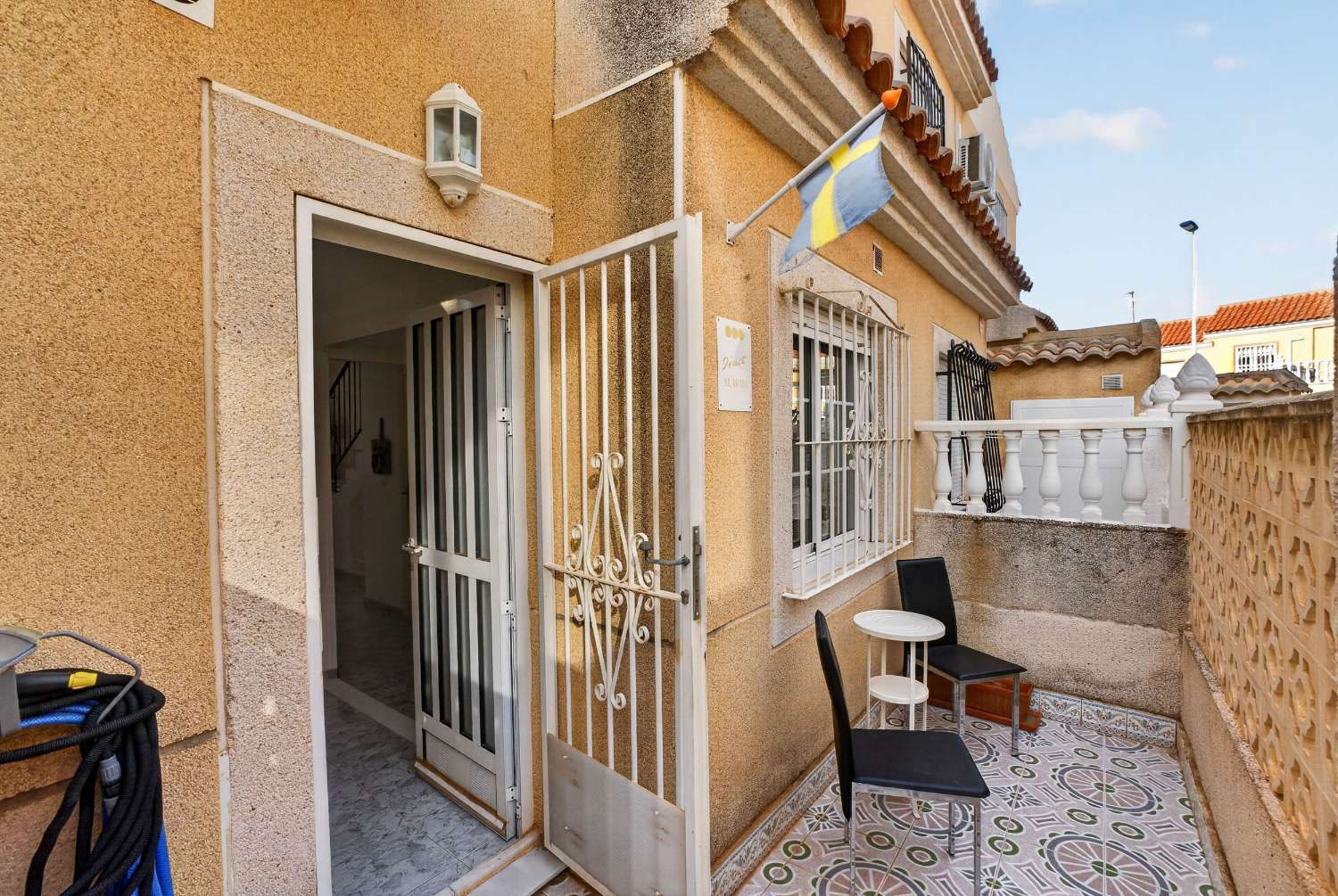ADOSADO DE 2 DORMITORIOS CON SOLÁRIUM PRIVADO Y PISCINA COMUNITARIA EN BRAVOMAR VII
